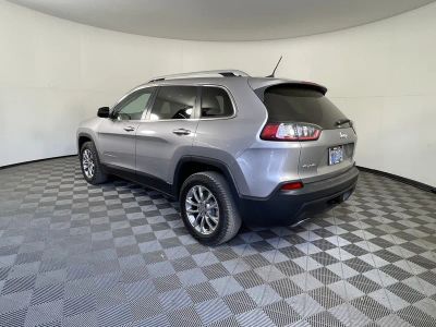 2019 Jeep Cherokee — rear three-quarter view