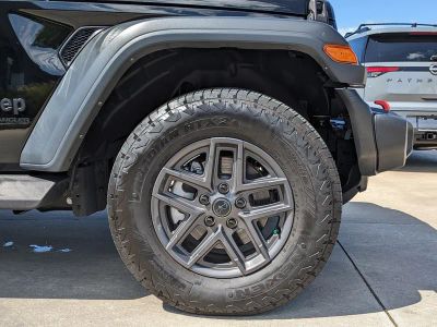 2024 Jeep Wrangler — photo 12 view