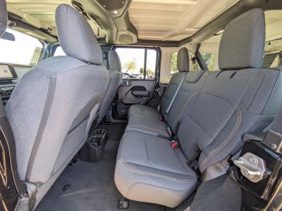 2024 Jeep Wrangler — photo 15 view