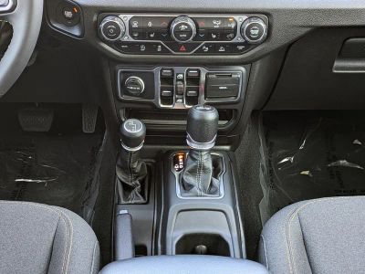 2024 Jeep Wrangler — photo 20 view