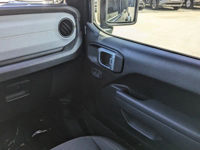2024 Jeep Wrangler — photo 18 view