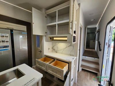 2027 Alliance RV Avenue — photo 29 view