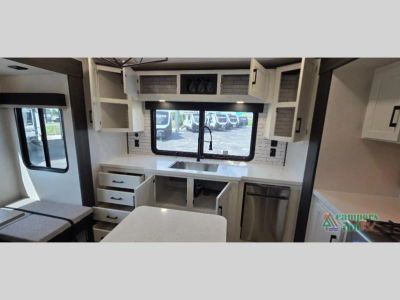2027 Venture RV SportTrek Touring Edition — photo 28 view