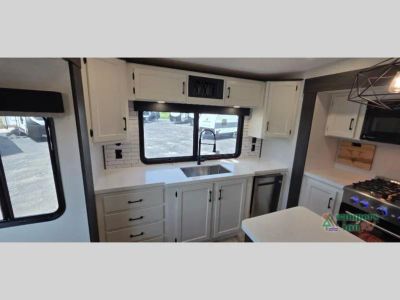 2027 Venture RV SportTrek Touring Edition — photo 27 view