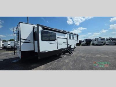 2027 Venture RV SportTrek Touring Edition — photo 7 view