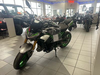 2025 Kawasaki Z900 SE ABS - Photo 2