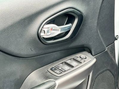 2022 Jeep Cherokee — photo 17 view