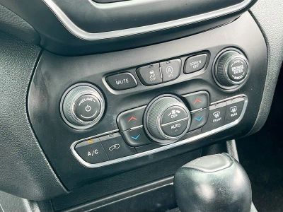 2022 Jeep Cherokee — photo 15 view