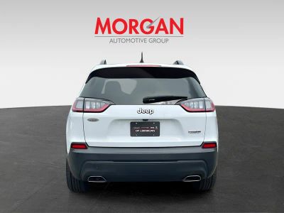 2022 Jeep Cherokee — engine compartment view