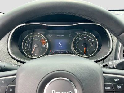 2022 Jeep Cherokee — photo 12 view