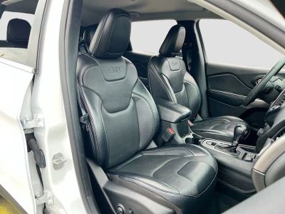 2022 Jeep Cherokee — photo 25 view