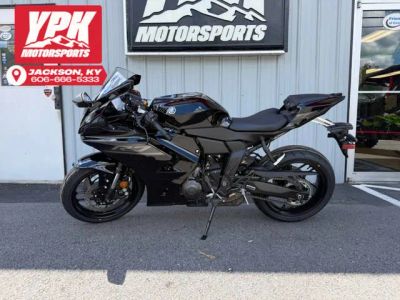 2026 Yamaha YZF-R7 — front three-quarter view
