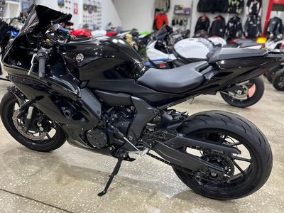 2023 Yamaha YZF-R7 - Photo 2