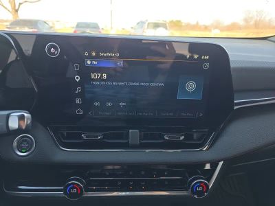 2025 Chevrolet Equinox — photo 11 view