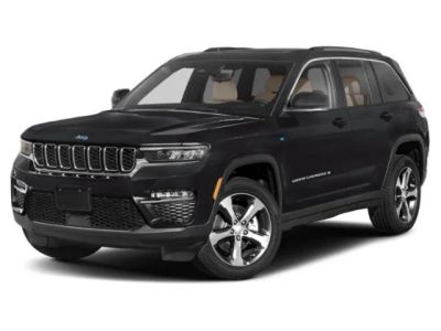 2022 Jeep Grand Cherokee 4xe in Diamond Black Crystal Pearlcoat — front three-quarter view