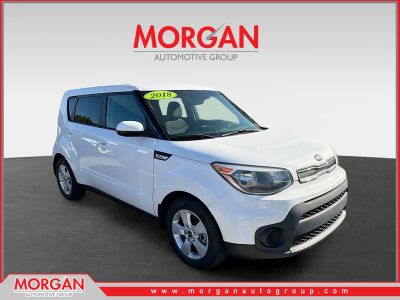 2018 Kia Soul Base in Clear White — front three-quarter view