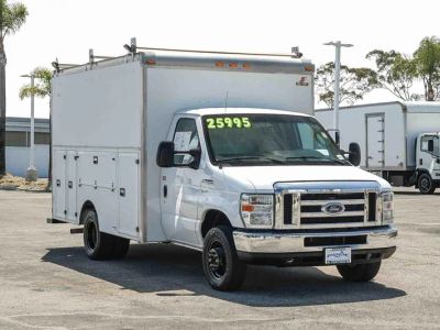 2017 Ford E-Series Cutaway — rear three-quarter view