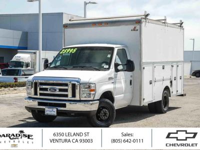 2017 Ford E-Series Cutaway Base in Oxford White — front three-quarter view