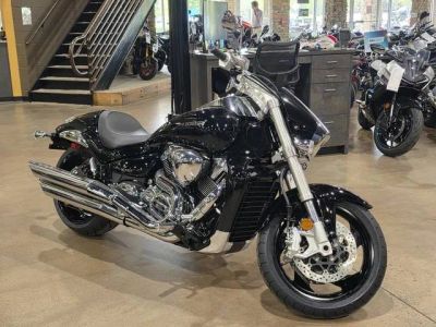 2025 Suzuki Boulevard M109R — front three-quarter view