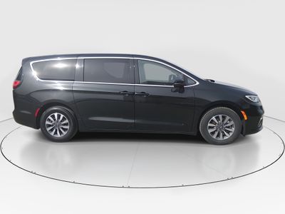 2023 Chrysler Pacifica — photo 8 view