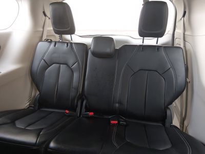 2023 Chrysler Pacifica — photo 17 view