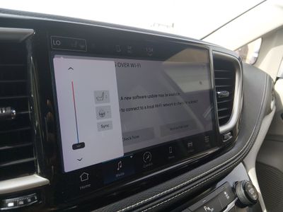 2023 Chrysler Pacifica — photo 18 view