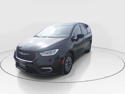 2023 Chrysler Pacifica — rear three-quarter view
