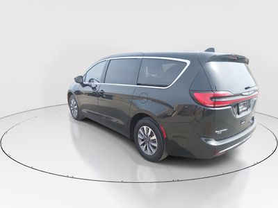 2023 Chrysler Pacifica — detail view