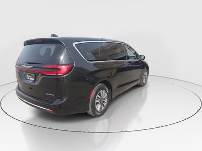 2023 Chrysler Pacifica — photo 7 view