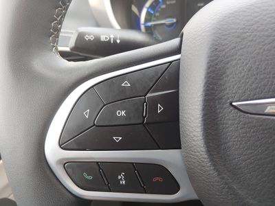 2023 Chrysler Pacifica — photo 13 view