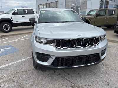 2026 Jeep Grand Cherokee — photo 9 view