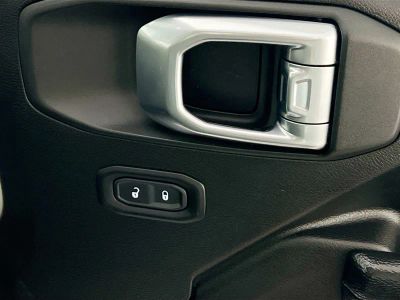 2023 Jeep Wrangler — photo 28 view
