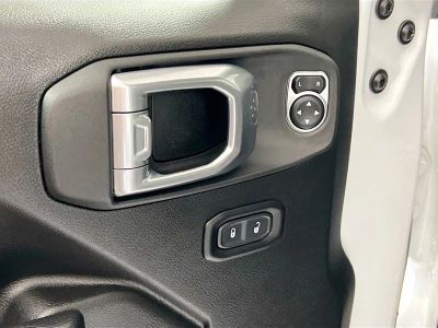2023 Jeep Wrangler — photo 14 view