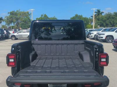 2026 Jeep Gladiator — photo 13 view