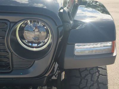 2026 Jeep Gladiator — photo 10 view