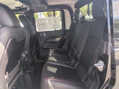 2026 Jeep Gladiator — photo 14 view