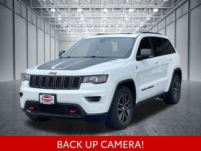 2017 Jeep Grand Cherokee — interior view