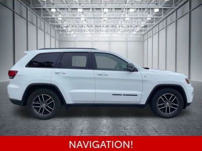 2017 Jeep Grand Cherokee — detail view