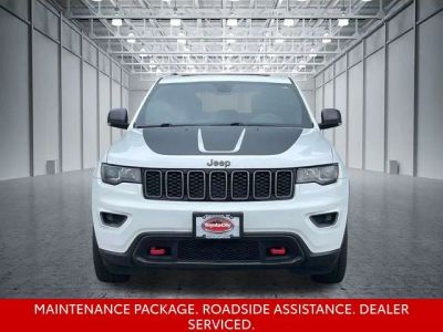 2017 Jeep Grand Cherokee — side profile view