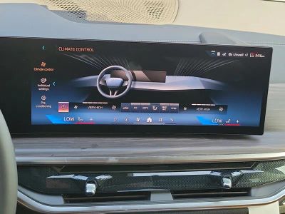 2026 BMW X5 — photo 25 view