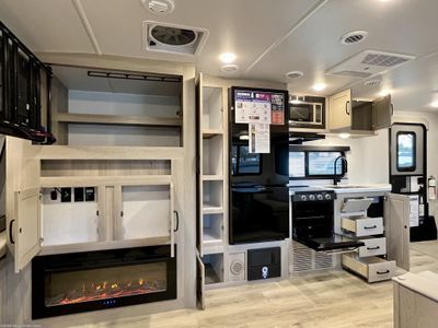 2025 Forest River Rockwood Roo — photo 18 view