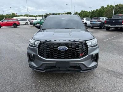 2025 Ford Explorer - Photo 2