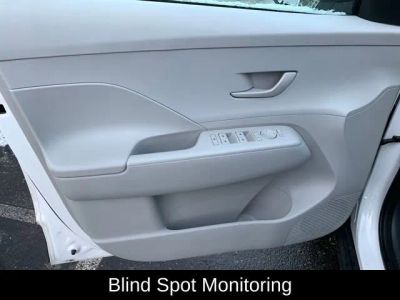 2025 Hyundai Kona SEL - Photo 13