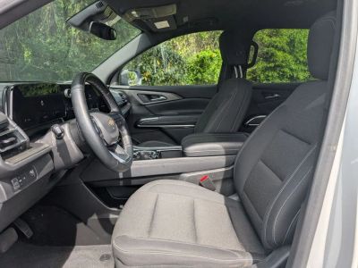 2025 Chevrolet Traverse — photo 12 view