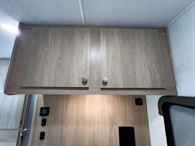 2025 Coachmen LEPRECHAUN — photo 19 view
