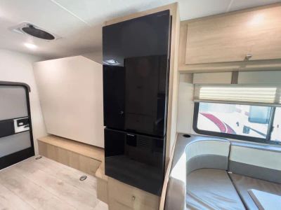 2025 Coachmen LEPRECHAUN — photo 13 view