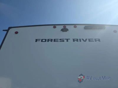 2025 Forest River RV Cherokee Arctic Wolf — photo 13 view