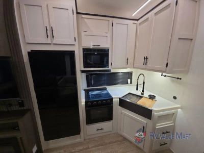 2025 Forest River RV Cherokee Arctic Wolf — photo 32 view