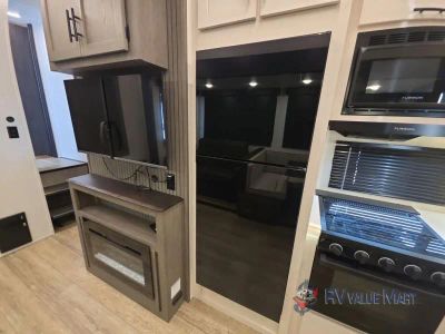 2025 Forest River RV Cherokee Arctic Wolf — photo 24 view
