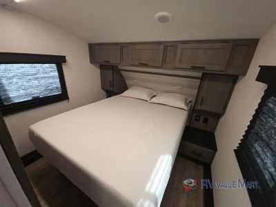 2025 Forest River RV Cherokee Arctic Wolf — photo 27 view